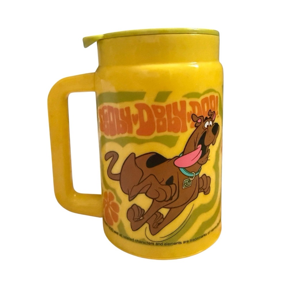 Vintage Hanna-Barbera Scooby-Doo Plastic Tumbler Travel Mug Yellow with Lid